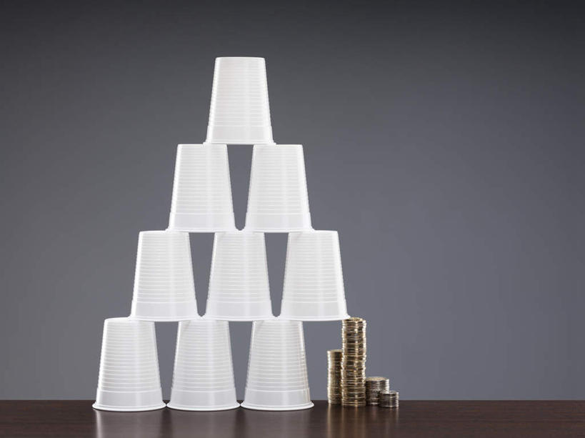 无人,横图,室内,特写,白天,正面,钱,静物,杯子,一堆,许多,阴影,堆叠,堆积,灰色背景,反射,钱币,影子,排列,纸制品,金融,摄影,影棚,经济,纸杯,堆,支撑,一次性杯子,流通,贸易,摆列,支持,货币,现金,硬币,彩图,影棚拍摄,拍摄,布列,分列