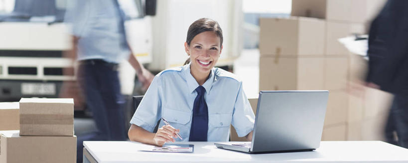 西方人,三个人,同事,坐,走,笑,微笑,露齿笑,横图,室外,白天,正面,衬衫,商务,成功,合作,团队,集体,信心,电脑,笔记本电脑,科技,桌子,卡车,汽车,欧洲,欧洲人,一堆,一辆,许多,握,阴影,堆叠,堆积,朦胧,模糊,光线,科学,网络,包装,笔,影子,纸箱,办公桌,领带,手写笔,注视,通讯设备,队伍,车,阳光,容器,箱子,交通工具,观察,记录,看,快递员,便捷,联络,握着,通信,观看,堆,一台,掌上电脑,察看,无线,科学技术,领导,成就,关注,载具,纸板箱,通信设备,液晶,无线网络,快递,合伙,领袖,触控笔,速递,无线上网,便携式电脑,包装箱,PDA掌上电脑,个人数字助理,轻巧,触摸笔,触屏笔,电容屏笔,电容屏手写笔,手提电脑,男人,男性,年轻女性,女人,女性,中年男性,白种人,步行,走路,坐着,半身,彩图,衬衣,办公