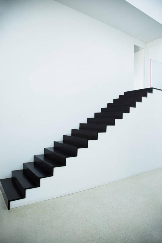 无人,家,竖图,室外,白天,正面,别墅,楼梯,西班牙,欧洲,房屋,阶梯,墙,屋子,公寓,洋房,楼房,墙壁,墙面,台阶,住宅,白色,黑色,南欧,马略卡岛,西班牙王国,巴利阿里群岛,马略卡,巴利阿里,彩图,房子,马洛卡岛