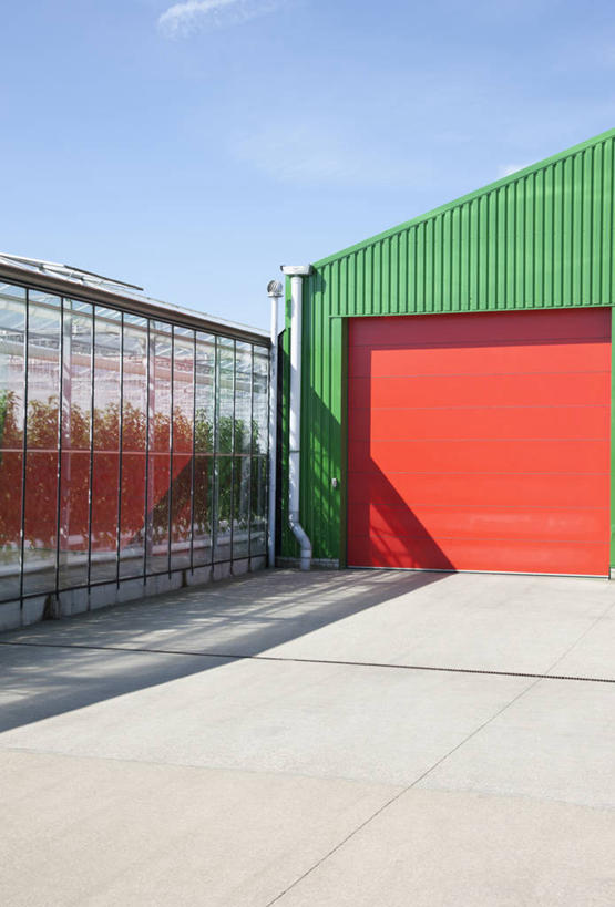 无人,竖图,室外,白天,正面,旅游,度假,美景,车库,英国,欧洲,阴影,光线,影子,景观,云,云朵,云彩,温室,娱乐,英格兰,蓝色,白云,蓝天,天空,阳光,自然,天,享受,休闲,景色,放松,设施,晴朗,暖房,防寒,西欧,加温,自然风光,透光,大不列颠,保温,大不列颠及北爱尔兰联合王国,大不列颠联合王国,日不落英帝国,萨塞克斯,萨塞克斯郡,苏塞克斯,西萨塞克斯郡,奇切斯特,晴空,彩图