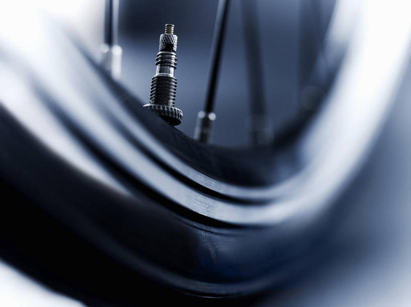 无人,横图,室内,特写,白天,正面,自行车,静物,一辆,阴影,朦胧,模糊,反射,影子,车,脚踏车,黑色,轮胎,交通工具,橡胶,摄影,影棚,阀门,载具,橡胶制品,车胎,彩图,影棚拍摄,拍摄,进气阀,空气阀,排气阀,外胎