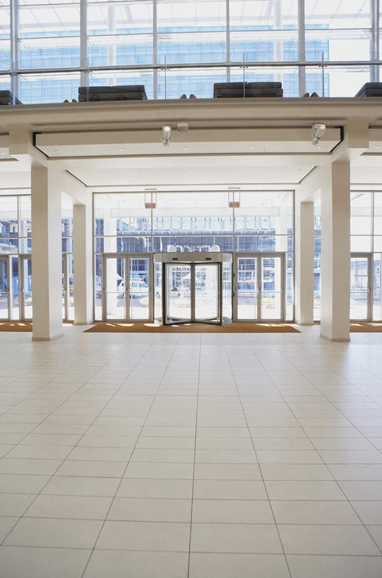 无人,办公室,高楼大厦,竖图,室内,白天,正面,办公楼,窗户,落地窗,门,大厦,建筑,摩天大楼,写字楼,瓷砖,地砖,地面,玻璃窗,门框,楼宇,商务楼,彩图,大楼,高层建筑,高楼,摩天楼