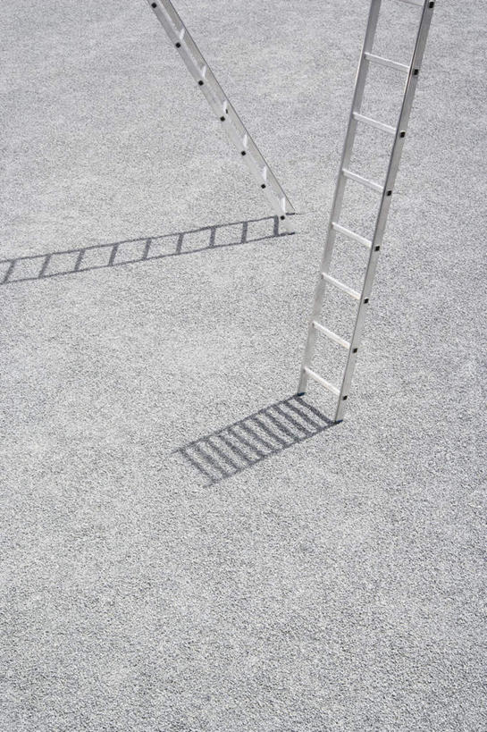 无人,攀登,竖图,俯视,室外,白天,许多,阴影,光线,梯子,影子,阶梯,很多,阳光,爬,上升,人字梯,登高,攀爬,彩图,高角度拍摄