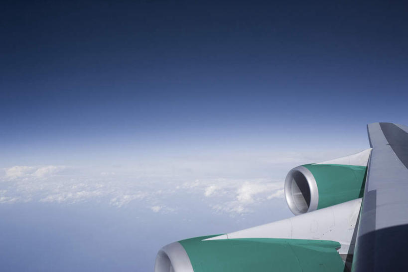 无人,横图,俯视,室外,特写,白天,旅游,探险,飞机,飞翔,阴影,飞行,光线,影子,云,云朵,交通,翱翔,云彩,航空,飞,刺激,蓝色,白云,蓝天,天空,阳光,交通工具,天,享受,休闲,运输,一架,晴朗,载具,惊险,户外运动,考察,喷气式飞机,冒险,晴空,彩图,高角度拍摄