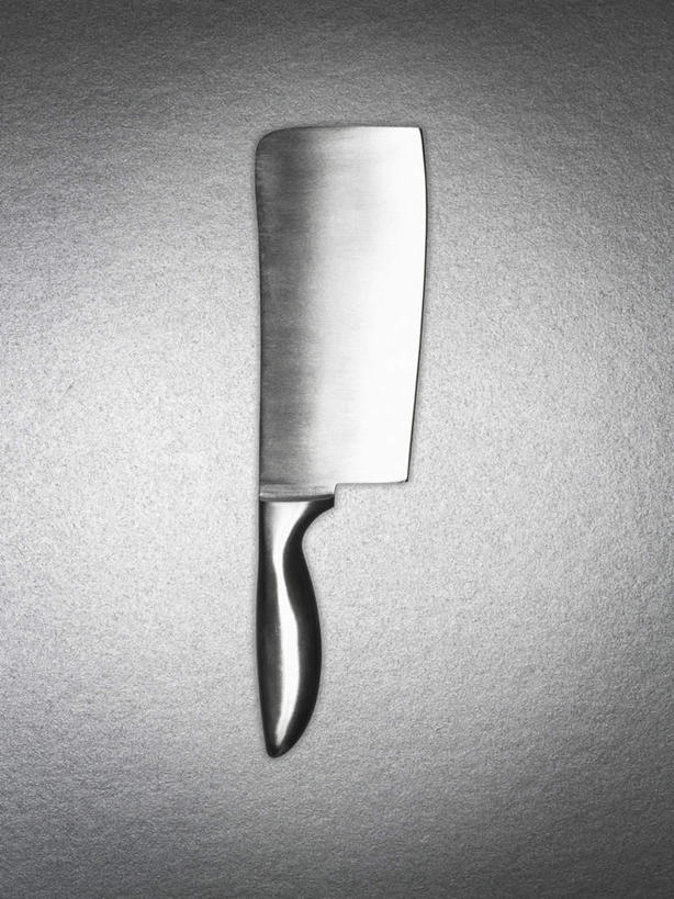 无人,竖图,俯视,室内,特写,白天,静物,金属制品,一把,阴影,灰色背景,反射,金属,工具,影子,刀具,刀,摄影,影棚,菜刀,切菜刀,彩图,高角度拍摄,影棚拍摄,拍摄