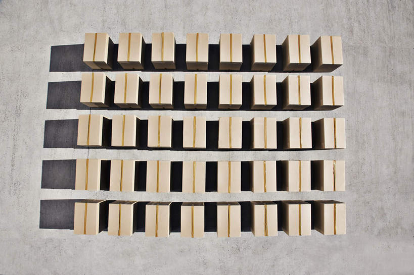 无人,横图,俯视,室外,白天,一排,许多,阴影,整齐,并列,并排,光线,包装,影子,纸箱,很多,排列,阳光,容器,箱子,队列,纸板箱,平行,包装箱,彩图,高角度拍摄