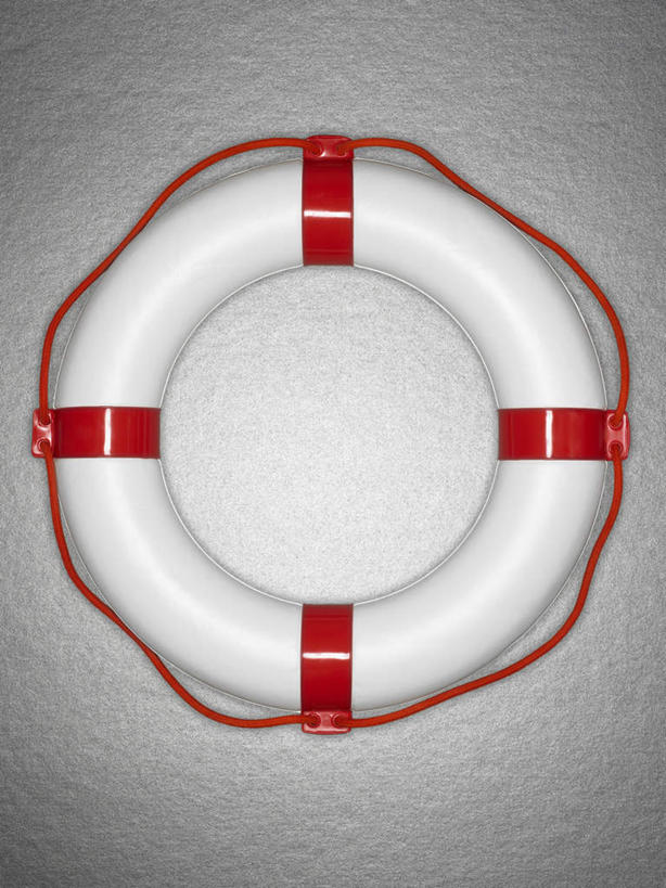 游泳,无人,竖图,室内,特写,白天,正面,静物,阴影,灰色背景,反射,救生圈,影子,塑料,一个,红色,白色,塑料制品,游泳圈,摄影,充气,影棚,单个,救生,泅水,彩图,影棚拍摄,拍摄