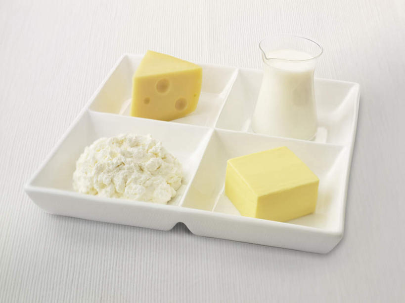 奶酪,牛奶,无人,横图,俯视,室内,特写,白天,白色背景,餐桌,桌子,杯子,餐具,阴影,反射,碟子,盘,影子,干酪,黄油,起司,饮品,芝士,营养,玻璃制品,饮料,一个,白色,盘子,水杯,碟,乳酪,摄影,影棚,单个,餐台,乳制品,奶,牛乳,白脱油,发酵,安神,乳脂,玻璃杯,彩图,高角度拍摄,影棚拍摄,拍摄