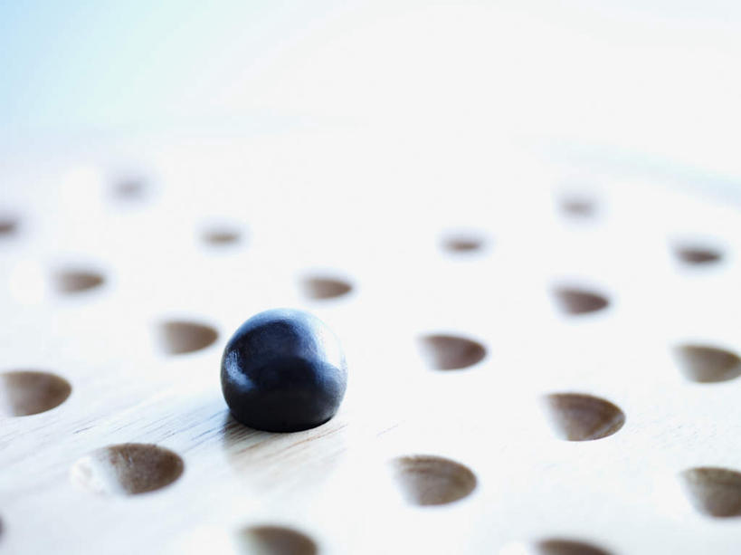 无人,横图,俯视,室内,特写,白天,白色背景,游戏,智慧,静物,阴影,朦胧,模糊,反射,木制,木盒,影子,玩,娱乐,一个,木制品,容器,休闲,棋盘,益智,摄影,影棚,单个,活动,储藏,储存,发泄,消遣,智力,跳棋,宣泄,西洋跳棋,国际跳棋,玩耍,嬉戏,彩图,高角度拍摄,影棚拍摄,拍摄,贮存