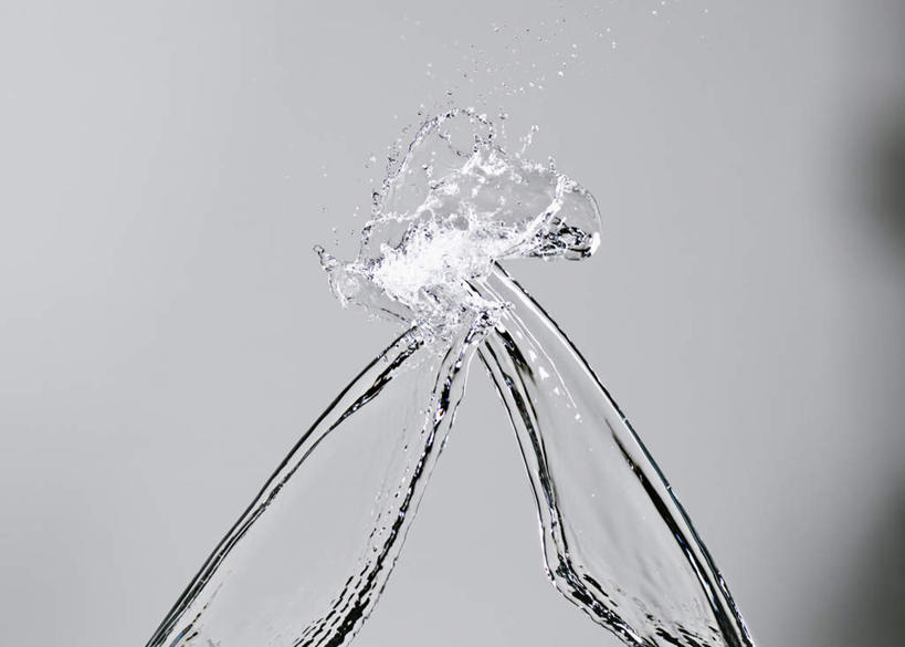无人,横图,室内,特写,白天,正面,水,飞溅,灰色背景,溅,液体,水滴,饮用水,水珠,矿泉水,摄影,影棚,喷洒,蒸馏水,彩图,影棚拍摄,拍摄