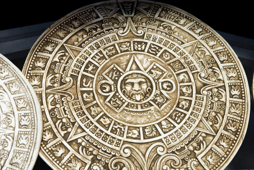 无人,横图,俯视,室内,白天,金属制品,雕塑,艺术,装饰,环绕,围绕,金属,圆形,雕刻,雕像,圆环,文化,工艺品,纪念,美术,文明,主题,陈列,计时工具,功能,美学,彩图,高角度拍摄,传统文化