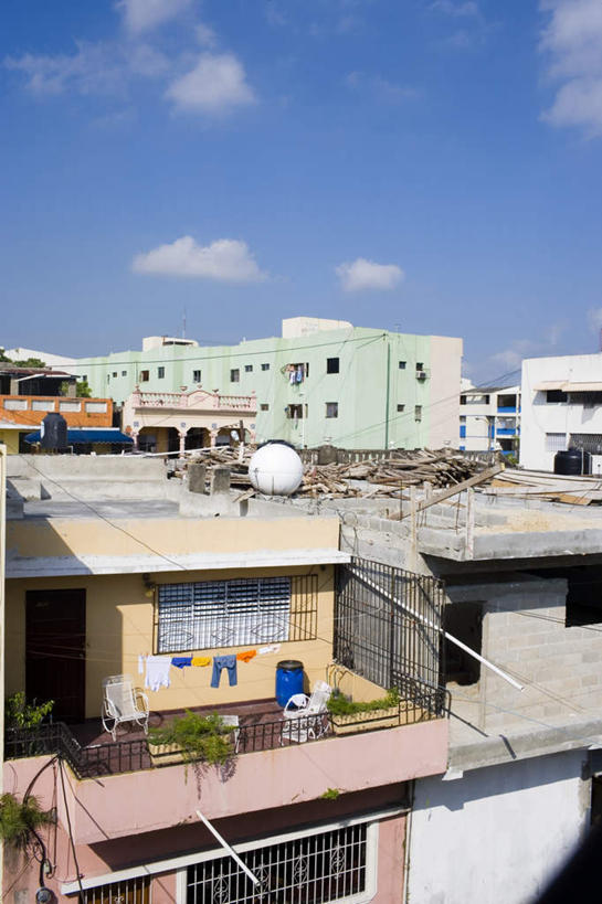 无人,家,竖图,俯视,室外,白天,旅游,度假,美景,城市,多米尼加,阴影,光线,影子,房屋,屋子,景观,云,云朵,首都,云彩,娱乐,楼房,住宅,蓝色,白云,蓝天,天空,阳光,自然,天,享受,休闲,景色,放松,晴朗,北美,北美洲,自然风光,美洲,圣多明戈,圣多明各,北亚美利加洲,亚美利加洲,多米尼加共和国,圣多明哥,晴空,彩图,高角度拍摄,房子