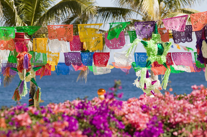 无人,横图,室外,白天,正面,旅游,度假,海浪,海洋,美景,植物,墨西哥,狂欢节,一排,许多,吊挂,悬挂,波纹,花纹,节日,庆祝,整齐,装饰,盛开,图案,景观,浪花,花蕾,文化,娱乐,装饰品,花,花瓣,花朵,鲜花,树,树木,排列,粉色,黄色,红色,蓝色,绿色,水纹,自然,海水,纸片,装饰物,波浪,花苞,花蕊,庆典,享受,休闲,景色,放松,生长,成长,纪念,华丽,修饰,点缀,北美,北美洲,队列,自然风光,美洲,饰物,海景,北亚美利加洲,亚美利加洲,衬托,美观,雅致,雅观,墨西哥合众国,仙人掌王国,圣卢卡斯角,大海,风浪,海,海水的波动,近岸浪,涌浪,彩图