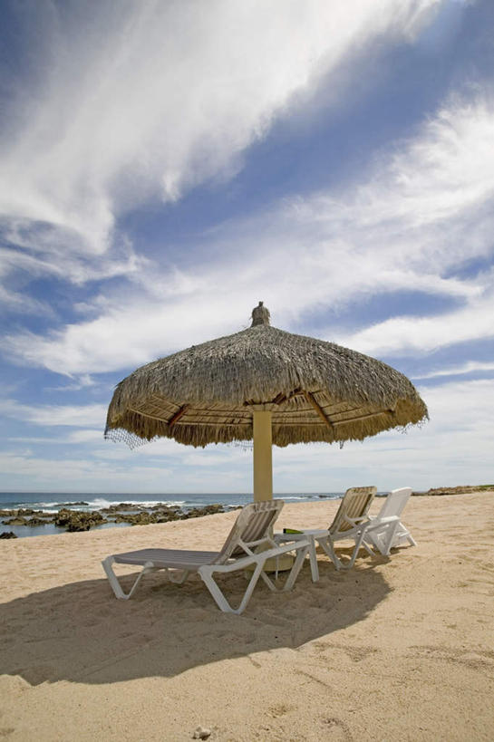 无人,竖图,室外,白天,正面,旅游,度假,海浪,海洋,美景,沙滩,椅子,墨西哥,一把,阴影,光线,伞,沙子,影子,雨伞,遮阳伞,躺椅,海岸,景观,浪花,云,云朵,沙地,云彩,娱乐,阳伞,蓝色,白云,蓝天,天空,阳光,自然,海水,天,享受,休闲,景色,放松,沙滩椅,北美,北美洲,自然风光,美洲,海景,北亚美利加洲,亚美利加洲,墨西哥合众国,仙人掌王国,圣卢卡斯角,大海,风浪,海,海水的波动,海滩,近岸浪,涌浪,彩图