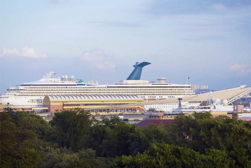 无人,横图,室外,白天,正面,旅游,度假,美景,树林,植物,船,景观,云,云朵,云彩,娱乐,游轮,游船,树,树木,蓝色,绿色,白云,蓝天,天空,自然,交通工具,天,享受,休闲,景色,放松,生长,晴朗,成长,北美,北美洲,自然风光,载具,美洲,圣胡安,首府,北亚美利加洲,亚美利加洲,旅游船,圣胡安市,波多黎各,波多黎各自由邦,大安的列斯群岛,晴空,彩图