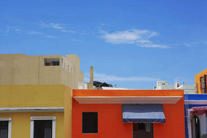 无人,家,横图,室外,白天,正面,旅游,度假,美景,城市风光,标志建筑,城市,地标,建筑,阴影,光线,影子,房屋,屋子,景观,云,云朵,公寓,云彩,娱乐,建设,洋房,楼房,住宅,蓝色,白云,蓝天,天空,阳光,天,享受,休闲,景色,放松,晴朗,北美,北美洲,美洲,圣胡安,首府,北亚美利加洲,亚美利加洲,圣胡安市,波多黎各,波多黎各自由邦,大安的列斯群岛,晴空,彩图,房子