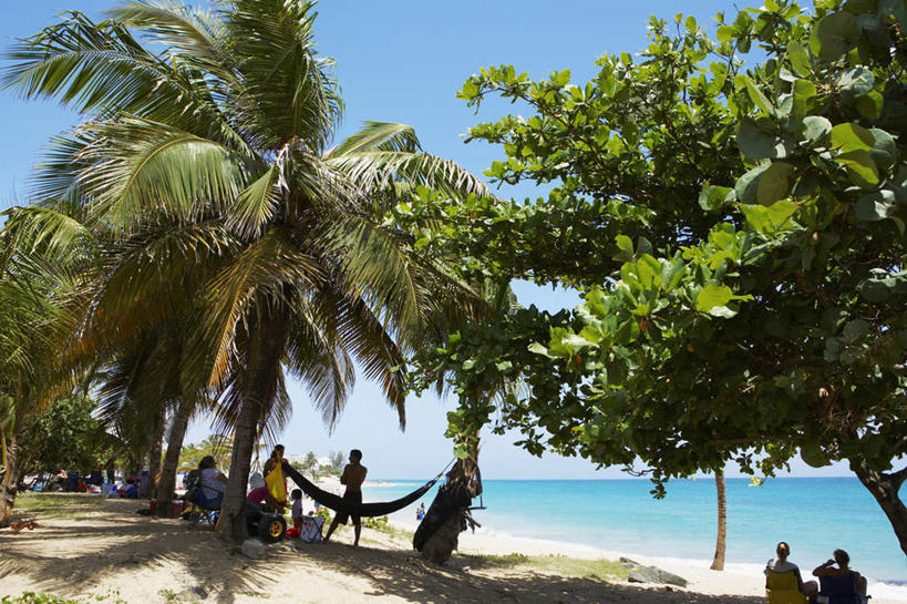 无人,横图,室外,白天,正面,沙滩,树林,植物,床,吊床,吊挂,悬挂,阴影,光线,沙子,影子,海岸,沙地,挂,树,树木,蓝色,绿色,蓝天,天空,阳光,自然,天,享受,单人床,生长,晴朗,成长,北美,北美洲,安逸,美洲,圣胡安,万里无云,首府,北亚美利加洲,亚美利加洲,圣胡安市,波多黎各,波多黎各自由邦,大安的列斯群岛,安适,清闲,海滩,晴空,晴空万里,彩图
