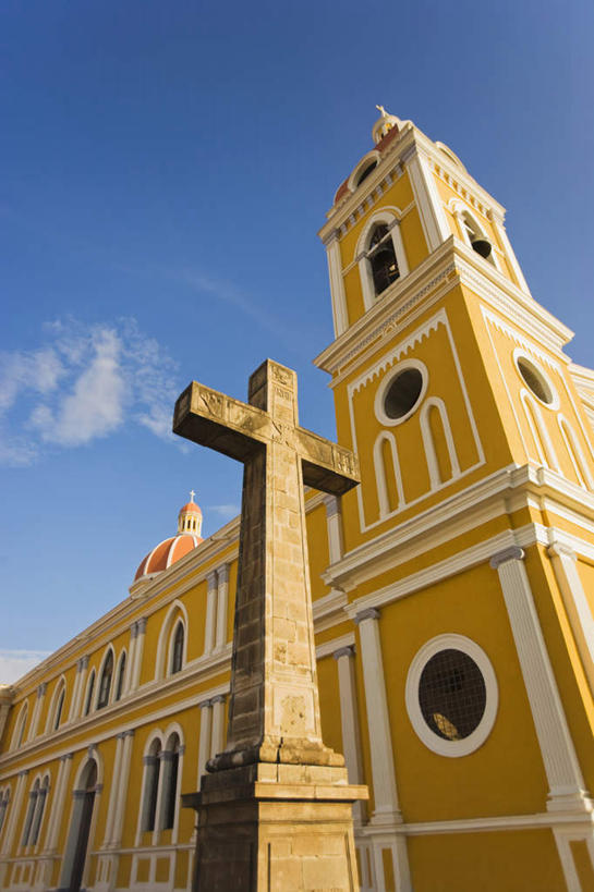 无人,教堂,竖图,室外,白天,仰视,建筑,墨西哥,蓝色,蓝天,天空,天,宗教,信仰,晴朗,北美,北美洲,美洲,修建,信念,万里无云,北亚美利加洲,亚美利加洲,墨西哥合众国,仙人掌王国,修筑,晴空,晴空万里,彩图,低角度拍摄,大教堂,礼拜堂