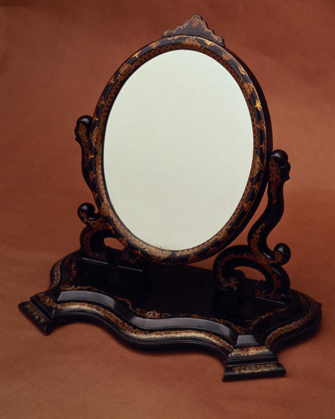 无人,竖图,室内,特写,白天,正面,化妆,美容,镜子,静物,朦胧,模糊,装饰,反射,一个,摄影,影棚,褐色背景,单个,古董,华丽,修饰,点缀,镜像,梳妆镜,镜面,古玩,光学,衬托,美观,雅致,雅观,彩图,影棚拍摄,拍摄