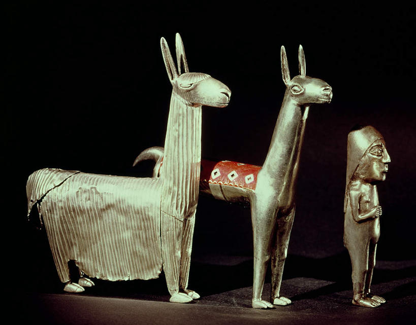 无人,站,横图,室内,白天,正面,野生动物,雕塑,阴影,黑色背景,艺术,装饰,光线,雕刻,雕像,头饰,影子,艺术品,骆驼,动物,工艺品,站着,两只,运输,摄影,影棚,纪念,工艺,华丽,修饰,美术,点缀,主题,陈列,沙漠之舟,功能,美学,衬托,美观,雅致,雅观,原驼,站立,半身,彩图,影棚拍摄,拍摄