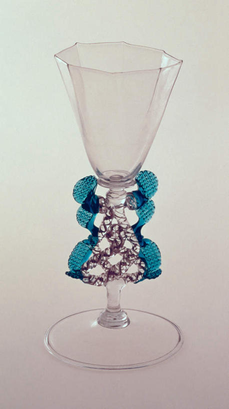 无人,竖图,室内,特写,白天,正面,静物,杯子,阴影,装饰,光线,高脚杯,影子,红酒杯,古典,玻璃制品,一个,酒杯,典雅,摄影,影棚,单个,华丽,修饰,点缀,高雅,衬托,美观,雅致,雅观,文雅,玻璃杯,彩图,影棚拍摄,拍摄