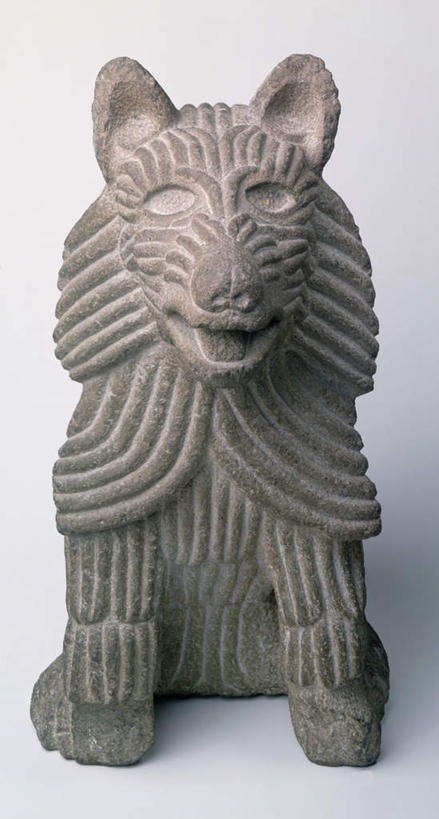 无人,坐,竖图,室内,特写,白天,白色背景,正面,石头,狼,野生动物,静物,雕塑,阴影,艺术,装饰,光线,雕刻,雕像,石子,影子,注视,一个,一只,动物,工艺品,观察,看,摄影,影棚,单个,观看,纪念,美术,察看,关注,郊狼,主题,凶猛,陈列,丛林狼,功能,美学,残暴,凶残,石块,岩石,灰狼,坐着,彩图,全身,影棚拍摄,拍摄,犬科动物