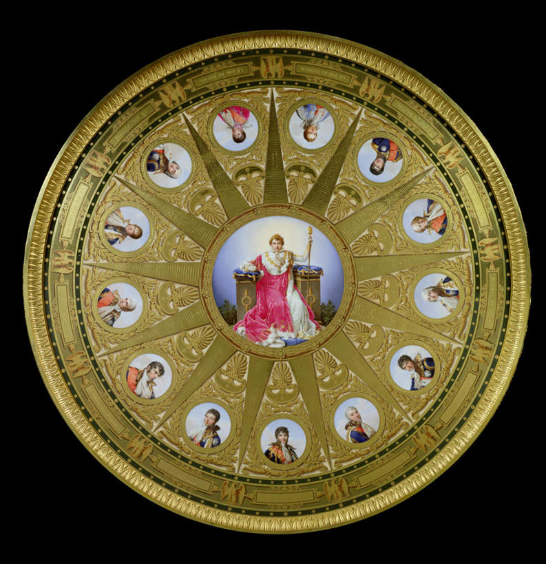 西方人,无人,站,坐,竖图,俯视,室内,特写,白天,制服,桌面,桌子,静物,珠宝,欧洲,欧洲人,士兵,阴影,黑色背景,服装,艺术,装饰,反射,木制,影子,艺术品,许多人,注视,队伍,一个,衣服,木制品,工艺品,观察,看,站着,一群人,摄影,服饰,影棚,单个,观看,工艺,皇帝,军人,华丽,修饰,美术,点缀,贵重,察看,珍贵,军装,衣着,穿着,关注,军服,部队,军队,衬托,美观,雅致,雅观,兵士,衣饰,宝贵,天子,男人,男性,中年男性,白种人,站立,坐着,彩图,高角度拍摄,全身,影棚拍摄,拍摄,步队