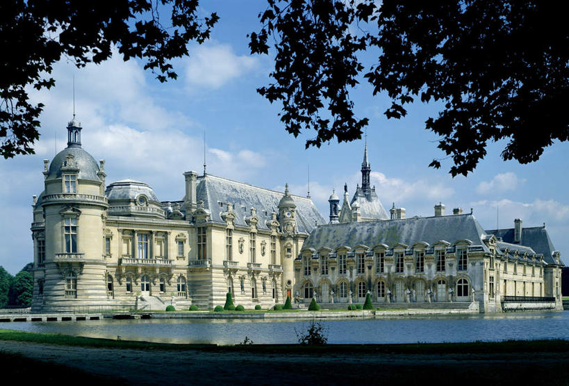 无人,家,横图,室外,白天,正面,旅游,度假,河流,名胜古迹,水,植物,别墅,标志建筑,地标,建筑,法国,欧洲,阴影,遗迹,光线,影子,堡垒,城堡,房屋,屋子,河水,水流,云,云朵,公寓,云彩,古迹,文物,娱乐,建设,古建筑,洋房,楼房,住宅,树,树木,蓝色,绿色,白云,蓝天,天空,阳光,自然,天,享受,休闲,旅游胜地,放松,生长,晴朗,成长,要塞,古文明,法兰西共和国,法兰西第五共和国,设防,皮卡第,皮卡第大区,晴空,彩图,房子