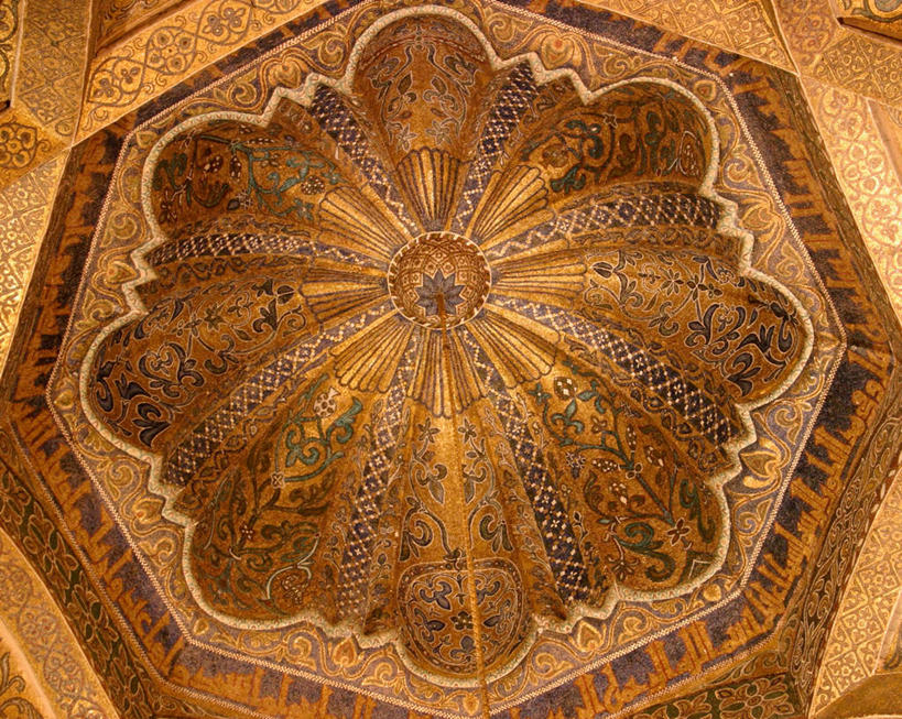 无人,横图,室内,白天,仰视,旅游,度假,标志建筑,地标,建筑,西班牙,欧洲,花纹,节日,装饰,纹路,符号,纹理,圆,屋顶,顶棚,文化,娱乐,建设,安达卢西亚,祈祷,享受,休闲,健康,旅游胜地,放松,许愿,宗教,信仰,纪念,华丽,修饰,祈求,点缀,伊斯兰教,南欧,安达鲁西亚,科尔多瓦清真寺,肌理,科尔多瓦,西班牙王国,衬托,美观,雅致,雅观,富丽,安达卢西亚自治区,华美,科尔多瓦大清真寺,平安,彩图,低角度拍摄