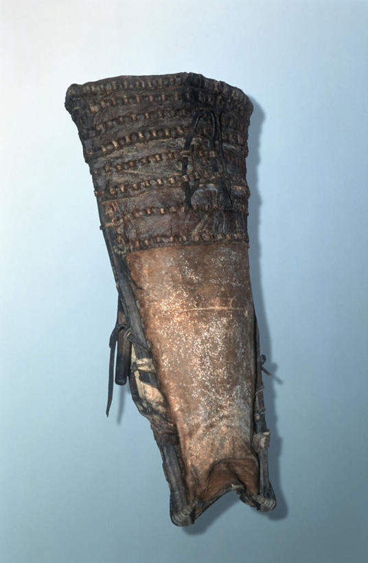 无人,竖图,俯视,室内,特写,白天,静物,蓝色背景,古老,破旧,陈旧,包,皮革,旅行包,一个,背包,摄影,影棚,单个,旅游包,彩图,高角度拍摄,影棚拍摄,拍摄,双肩包