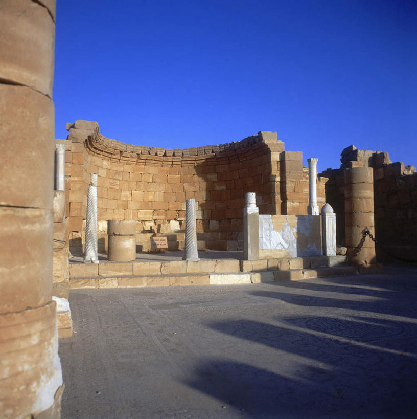 无人,竖图,室外,白天,正面,旅游,度假,石头,名胜古迹,楼梯,标志建筑,地标,建筑,以色列,亚洲,阴影,遗迹,光线,石子,影子,柱子,阶梯,墙,古迹,文物,娱乐,建设,古建筑,墙壁,墙面,台阶,蓝色,蓝天,天空,阳光,天,享受,休闲,旅游胜地,放松,晴朗,西亚,古文明,万里无云,以色列国,内盖夫,石块,岩石,晴空,晴空万里,彩图