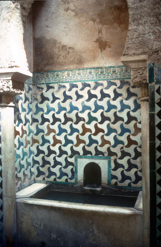 无人,宫殿,竖图,室外,白天,正面,度假,美景,城市风光,城市,西班牙,欧洲,一排,许多,阴影,整齐,光线,瓷砖,影子,柱子,墙,景观,娱乐,安达卢西亚,格拉纳达,墙壁,墙面,排列,阳光,享受,休闲,景色,放松,队列,南欧,安达鲁西亚,格拉纳达省,西班牙王国,安达卢西亚自治区,彩图