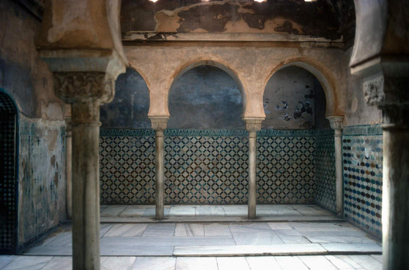 无人,宫殿,横图,室外,白天,正面,度假,美景,城市风光,城市,西班牙,欧洲,一排,许多,阴影,整齐,光线,瓷砖,影子,柱子,景观,拱门,娱乐,安达卢西亚,格拉纳达,排列,阳光,享受,休闲,景色,放松,队列,南欧,安达鲁西亚,格拉纳达省,西班牙王国,安达卢西亚自治区,彩图