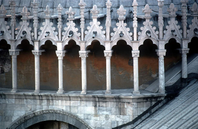 无人,教堂,横图,室外,白天,正面,旅游,度假,标志建筑,地标,建筑,意大利,欧洲,一排,许多,阴影,节日,整齐,装饰,光线,影子,柱子,拱门,文化,娱乐,建设,排列,阳光,祈祷,享受,休闲,健康,旅游胜地,放松,许愿,宗教,信仰,纪念,华丽,修饰,祈求,点缀,比萨城,托斯卡纳,队列,南欧,信念,意大利共和国,衬托,美观,雅致,雅观,托斯卡纳大区,平安,彩图,大教堂,礼拜堂