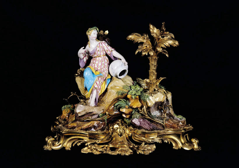 西方人,一个人,无人,坐,横图,室内,特写,白天,正面,植物,棕榈树,静物,叶子,雕塑,欧洲,欧洲人,仅一个女性,仅一个人,黑色背景,服装,艺术,装饰,雕刻,雕像,陶瓷,绿叶,陶瓷制品,注视,树,树木,一个,衣服,绿色,自然,工艺品,观察,看,仅一个中年女性,金色,嫩叶,摄影,服饰,影棚,生长,单个,成长,观看,纪念,美术,察看,富贵,衣着,穿着,关注,主题,陈列,棕榈叶,忠诚,功能,美学,富丽,衣饰,名誉,荣华,女人,女性,中年女性,白种人,叶,叶片,坐着,彩图,全身,影棚拍摄,拍摄