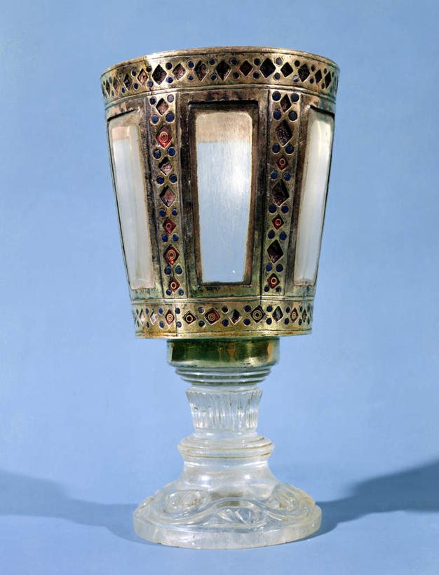 无人,竖图,室内,特写,白天,正面,杯子,雕塑,阴影,蓝色背景,艺术,装饰,光线,雕刻,雕像,矿石,影子,一个,晶体,工艺品,摄影,影棚,单个,纪念,华丽,修饰,坚硬,美术,点缀,主题,陈列,圣餐杯,功能,美学,衬托,美观,雅致,雅观,石英,圣杯,坚固,矿物质,二氧化硅,彩图,影棚拍摄,拍摄