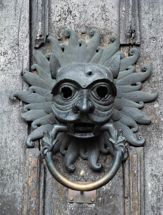 无人,竖图,室外,特写,白天,正面,雕塑,花纹,艺术,装饰,雕刻,雕像,注视,一个,把手,门把手,工艺品,石狮,观察,看,张嘴,单个,观看,纪念,门把,美术,察看,关注,主题,陈列,张大嘴巴,青铜,功能,美学,张开嘴,拉手,半身,彩图