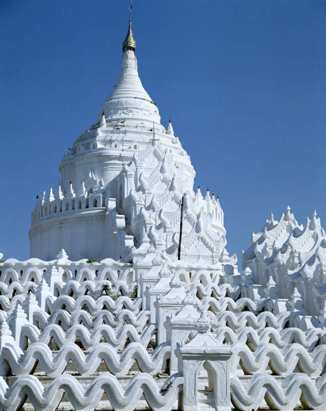 无人,寺庙,竖图,室外,白天,正面,旅游,度假,名胜古迹,标志建筑,地标,建筑,缅甸,亚洲,阴影,花纹,节日,遗迹,装饰,光线,影子,墙,塔,古迹,文化,文物,娱乐,建设,古建筑,宝塔,墙壁,墙面,蓝色,蓝天,天空,阳光,庙宇,天,祈祷,享受,休闲,健康,旅游胜地,放松,许愿,宗教,东南亚,佛教,信仰,晴朗,纪念,华丽,修饰,祈求,点缀,修建,古文明,万里无云,缅甸联邦,衬托,美观,雅致,雅观,修筑,释教,浮图,浮屠,曼德勒省,平安,晴空,晴空万里,彩图,庙,寺