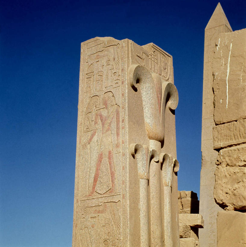 无人,竖图,室外,白天,仰视,旅游,度假,标志建筑,地标,建筑,雕塑,非洲,埃及,遗迹,装饰,雕刻,雕像,柱子,神庙,古迹,文物,娱乐,建设,古建筑,废墟,蓝色,蓝天,天空,天,享受,休闲,旅游胜地,放松,晴朗,纪念,古埃及,主题,陈列,古文明,北非,万里无云,阿拉伯埃及共和国,金字塔之国,棉花之国,功能,卡尔纳克神庙,卡纳克神庙,阿非利加洲,底比斯,百门之都,晴空,晴空万里,彩图,低角度拍摄