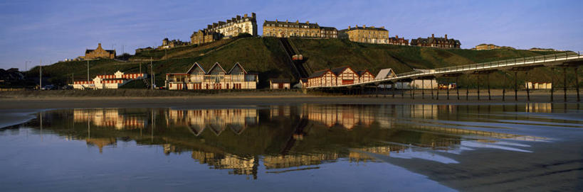 无人,家,码头,横图,室外,白天,正面,旅游,度假,海浪,海洋,美景,沙滩,城市风光,城市,大桥,港口,建筑,立交桥,桥梁,英国,欧洲,阴影,光线,沙子,影子,房屋,屋子,海岸,景观,浪花,云,云朵,高架,公寓,斜拉桥,桥,沙地,云彩,娱乐,建设,洋房,楼房,英格兰,住宅,蓝色,白云,倒影,蓝天,天空,阳光,海水,天,享受,休闲,景色,放松,晴朗,倒映,西欧,大不列颠,海景,大不列颠及北爱尔兰联合王国,反照,英吉利,北约克郡,大海,风浪,海,海水的波动,海滩,近岸浪,涌浪,晴空,彩图,房子,摆渡口,埠头,渡口,渡头,港湾,海港,货运码头,口岸,商港,雷德卡.克利夫兰,大不列颠王国,大英帝国,联合王国,日不落帝国,东北英格兰