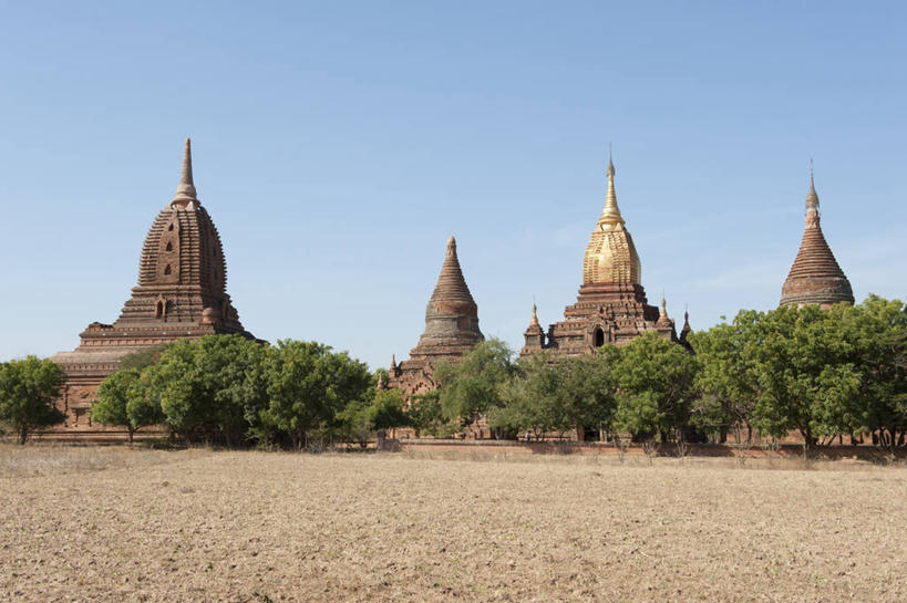 无人,寺庙,横图,室外,白天,仰视,旅游,度假,植物,标志建筑,地标,建筑,缅甸,亚洲,阴影,节日,光线,影子,燃烧,文化,娱乐,建设,树,树木,蓝色,绿色,蓝天,天空,阳光,自然,香火,庙宇,天,祈祷,享受,休闲,健康,旅游胜地,放松,许愿,宗教,东南亚,信仰,生长,晴朗,成长,纪念,祈求,万里无云,缅甸联邦,曼德勒省,平安,晴空,晴空万里,彩图,低角度拍摄,庙,寺