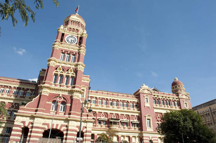 无人,高楼大厦,横图,室外,白天,仰视,度假,美景,植物,窗户,城市风光,标志建筑,城市,大厦,地标,建筑,摩天大楼,缅甸,亚洲,一排,许多,阴影,整齐,并列,并排,光线,影子,墙,景观,云,云朵,法院,很多,云彩,娱乐,建设,玻璃窗,墙壁,墙面,树,树木,排列,蓝色,绿色,白云,蓝天,天空,阳光,自然,天,享受,休闲,景色,放松,东南亚,生长,晴朗,成长,法庭,队列,平行,缅甸联邦,晴空,彩图,低角度拍摄,大楼,高层建筑,高楼,摩天楼,仰光,仰光省