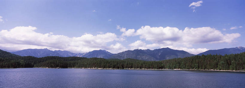 无人,横图,室外,白天,正面,旅游,度假,湖,湖泊,石头,美景,森林,山,山脉,树林,水,植物,德国,欧洲,阴影,波纹,光线,石子,影子,湖面,景观,山顶,山峰,水流,水面,云,云朵,涟漪,山峦,云彩,娱乐,树,树木,蓝色,绿色,白云,倒影,蓝天,水纹,天空,阳光,自然,波浪,湖水,群山,天,享受,休闲,景色,放松,生长,晴朗,成长,倒映,西欧,自然风光,沉积岩,德意志联邦共和国,水晕,巴伐利亚,巴伐利亚州,拜恩州,拜恩自由州,颠峰,极峰,反照,水成岩,石块,岩石,晴空,彩图