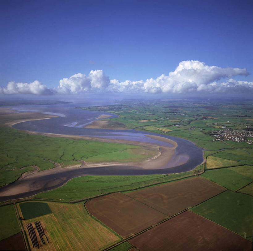 无人,横图,俯视,航拍,室外,白天,旅游,度假,河流,美景,水,英国,欧洲,阴影,朦胧,模糊,曲折,弯曲,光线,影子,河水,景观,水流,田地,云,云朵,云彩,娱乐,苏格兰,蓝色,白云,蓝天,天空,阳光,自然,天,享受,休闲,旅游胜地,景色,放松,蜿蜒,西欧,鸟瞰,自然风光,大不列颠,大不列颠及北爱尔兰联合王国,大不列颠联合王国,日不落英帝国,苏格兰王国,丹弗里斯.加洛韦,邓弗里斯.加洛韦,彩图,高角度拍摄