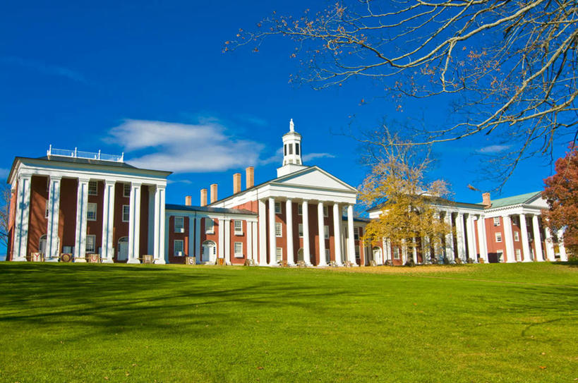 无人,学校,教学楼,横图,室外,白天,仰视,旅游,度假,草地,草坪,植物,标志建筑,城市,地标,建筑,美国,一排,阴影,整齐,光线,影子,柱子,房屋,屋子,娱乐,建设,校园,楼房,草,树,树木,排列,蓝色,绿色,蓝天,天空,阳光,自然,天,享受,休闲,教室,旅游胜地,放松,生长,晴朗,成长,北美,北美洲,队列,美洲,万里无云,北亚美利加洲,亚美利加洲,肯塔基,肯塔基州,青草之州,莱克星顿,雷克星敦,列克星敦,晴空,晴空万里,彩图,低角度拍摄,房子,教学大楼