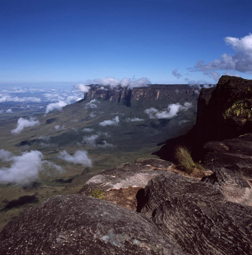 无人,竖图,俯视,航拍,室外,白天,旅游,度假,石头,美景,山,山脉,委内瑞拉,石子,景观,山峰,山峦,娱乐,自然,群山,享受,休闲,景色,南美,放松,南美洲,拉丁美洲,鸟瞰,自然风光,美洲,亚美利加洲,南亚美利加洲,委内瑞拉玻利瓦尔共和国,石块,岩石,彩图,高角度拍摄