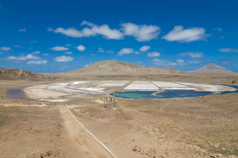 无人,横图,俯视,室外,白天,旅游,度假,湖,湖泊,石头,美景,山,山脉,水,非洲,佛得角,阴影,波纹,光线,石子,影子,湖面,景观,山峰,水流,水面,云,云朵,涟漪,山峦,云彩,娱乐,蓝色,白云,倒影,蓝天,水纹,天空,阳光,自然,波浪,湖水,群山,天,享受,休闲,景色,放松,晴朗,倒映,自然风光,水晕,阿非利加洲,反照,佛得角共和国,石块,岩石,晴空,彩图,高角度拍摄