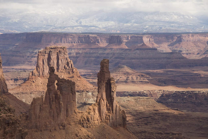 无人,公园,横图,俯视,航拍,室外,白天,旅游,度假,石头,美景,沙漠,山,山脉,美国,阴影,光线,石子,影子,景观,山峰,云,云朵,山峦,云彩,娱乐,蓝色,白云,蓝天,天空,阳光,自然,群山,天,享受,休闲,景色,放松,晴朗,连绵,北美,北美洲,国家公园,犹他州,绵延,鸟瞰,自然风光,美洲,峡谷地国家公园,北亚美利加洲,亚美利加洲,犹他,蜂窝之州,蜂房州,美国峡谷地国家公园,绵亘,大漠,砂漠,石块,岩石,晴空,彩图,高角度拍摄