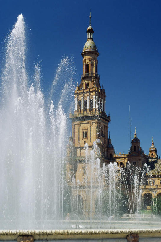 无人,广场,教堂,竖图,室外,白天,仰视,旅游,度假,标志建筑,地标,建筑,喷泉,西班牙,欧洲,阴影,节日,光线,影子,墙,屋顶,景观,尖顶,顶棚,文化,娱乐,建设,塞维利亚,墙壁,墙面,蓝色,蓝天,天空,阳光,天,品味,祈祷,享受,休闲,健康,旅游胜地,放松,许愿,宗教,信仰,晴朗,纪念,祈求,南欧,水景,信念,伊比利亚半岛,万里无云,美观,伊比利亚,平安,设计,晴空,晴空万里,彩图,低角度拍摄,大教堂,礼拜堂