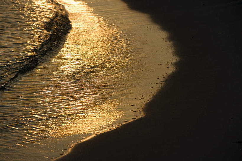 无人,横图,俯视,室外,白天,旅游,度假,海浪,海洋,美景,日落,沙滩,马尔代夫,亚洲,阴影,波纹,飞溅,溅,光线,沙子,液体,影子,海岸,海面,景观,浪花,水滴,晚霞,霞光,落日,涟漪,沙地,凉爽,娱乐,水珠,倒影,水纹,阳光,自然,海水,黄昏,波浪,享受,休闲,景色,彩霞,放松,涨潮,碰撞,倒映,印度洋,喷洒,自然风光,南亚,海景,海潮,水晕,马尔代夫共和国,潮水,潮汐,落潮,夕照,反照,风凉,凉快,马累岛,大海,风浪,海,海水的波动,海滩,近岸浪,涌浪,夕阳,彩图,高角度拍摄,斜阳